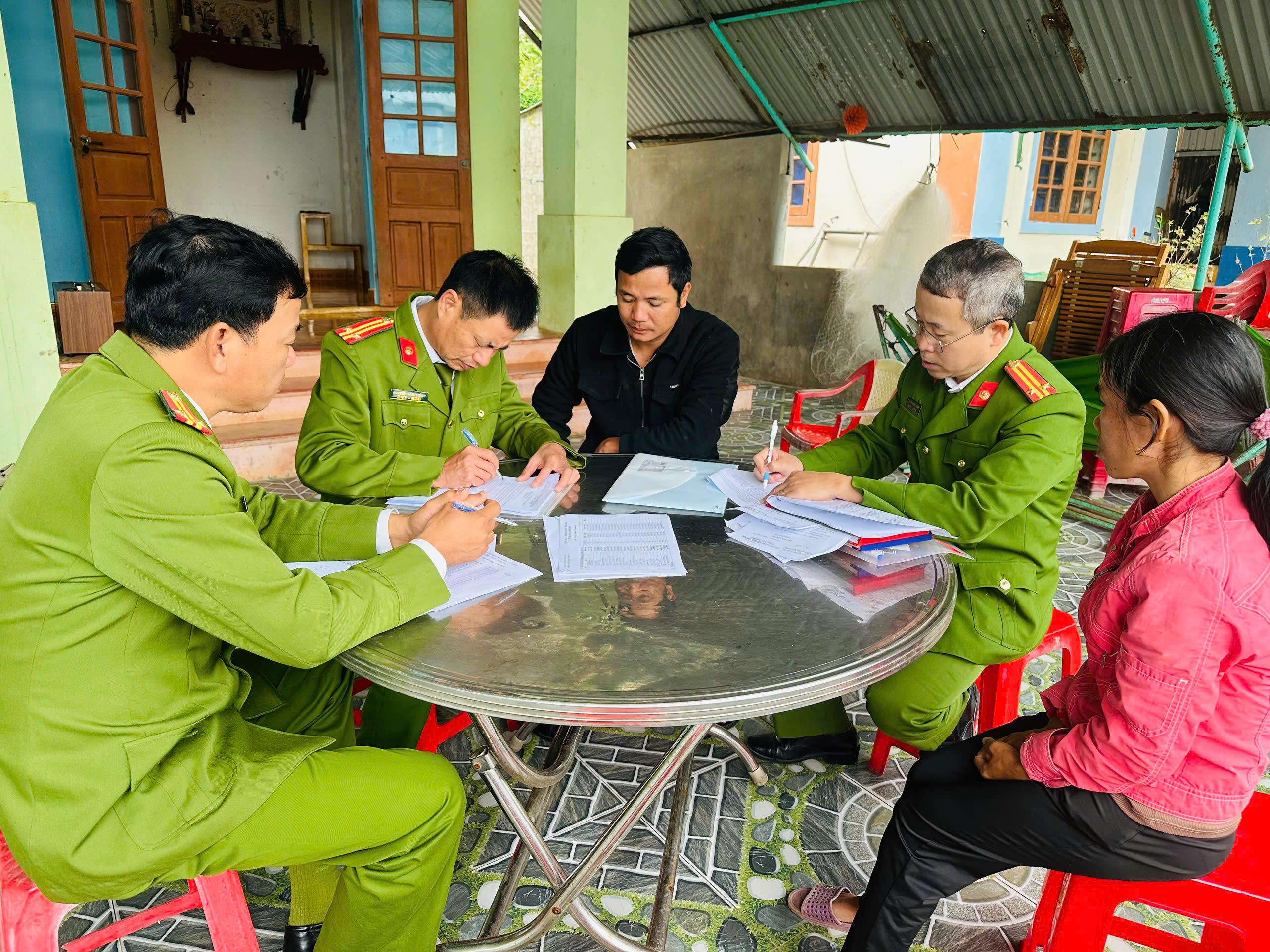 Công an đặc khu Cồn Cỏ tổ chức rà soát, kiểm tra cư trú, đảm bảo ANTT trên địa bàn đặc khu Cồn Cỏ
