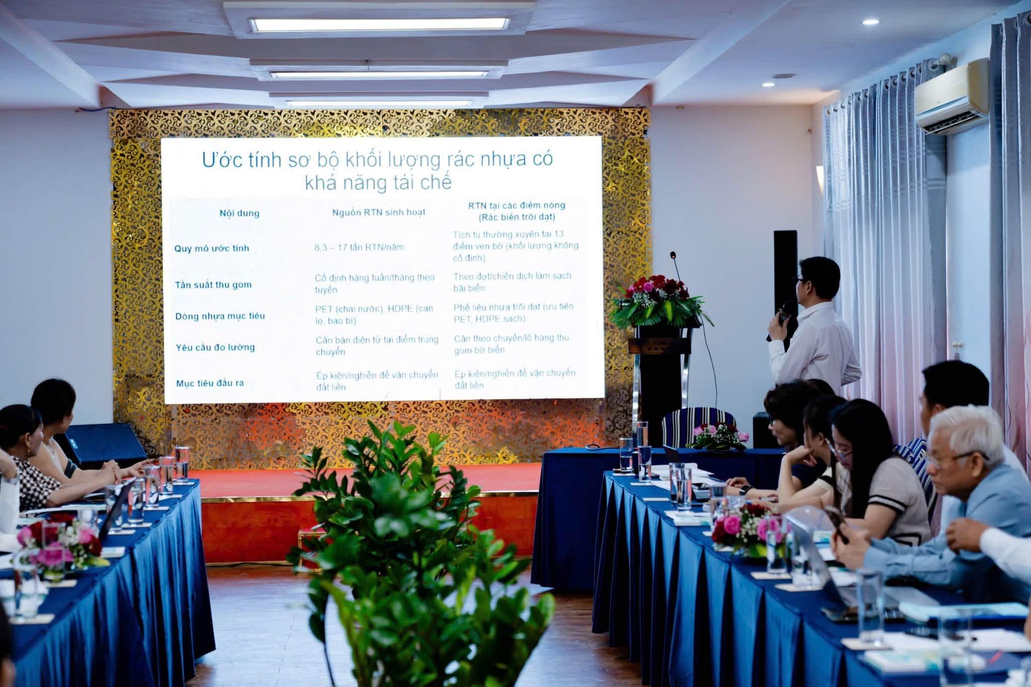 Hội thảo tham vấn “Thí điểm mô hình tái chế rác thải nhựa tại đặc khu Cồn Cỏ