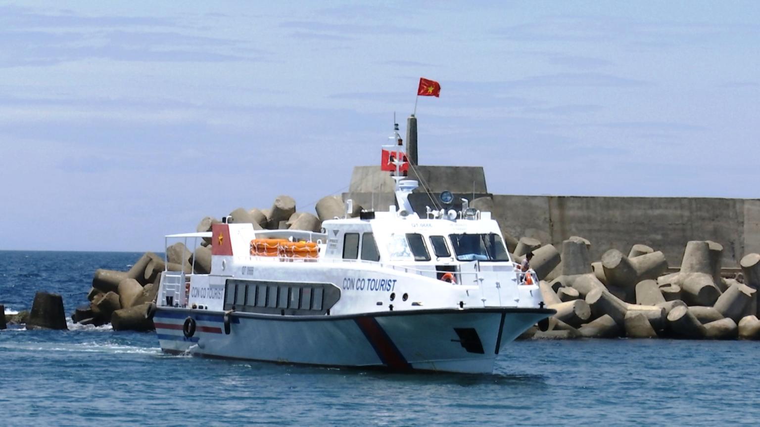 UBND tỉnh quyết định điều chuyển tàu ConCo Tourist từ UBND huyện sang Trung tâm DV&DL đảo Cồn Cỏ