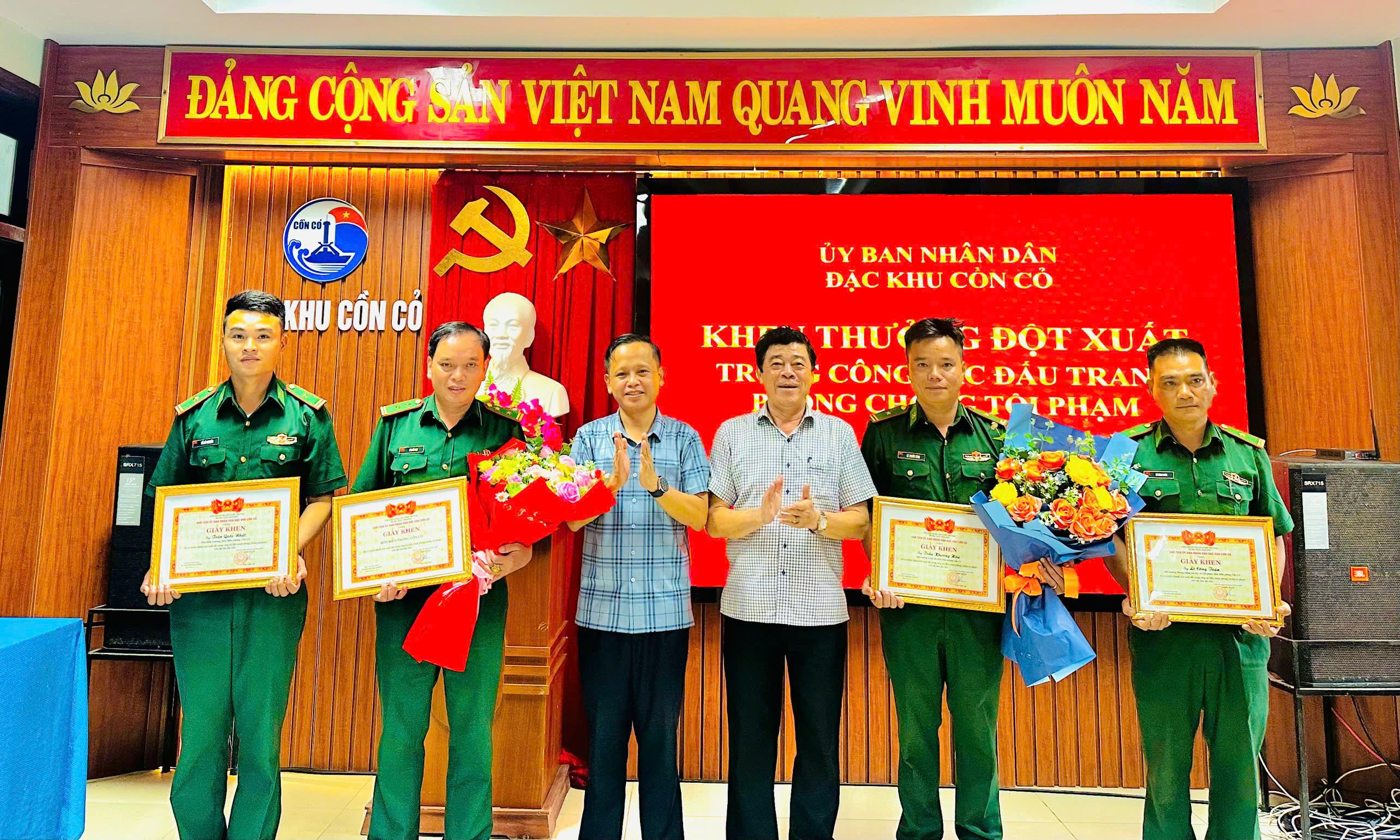 UBND đặc khu Cồn Cỏ khen thưởng đột xuất trong công tác đấu tranh phòng, chống tội phạm