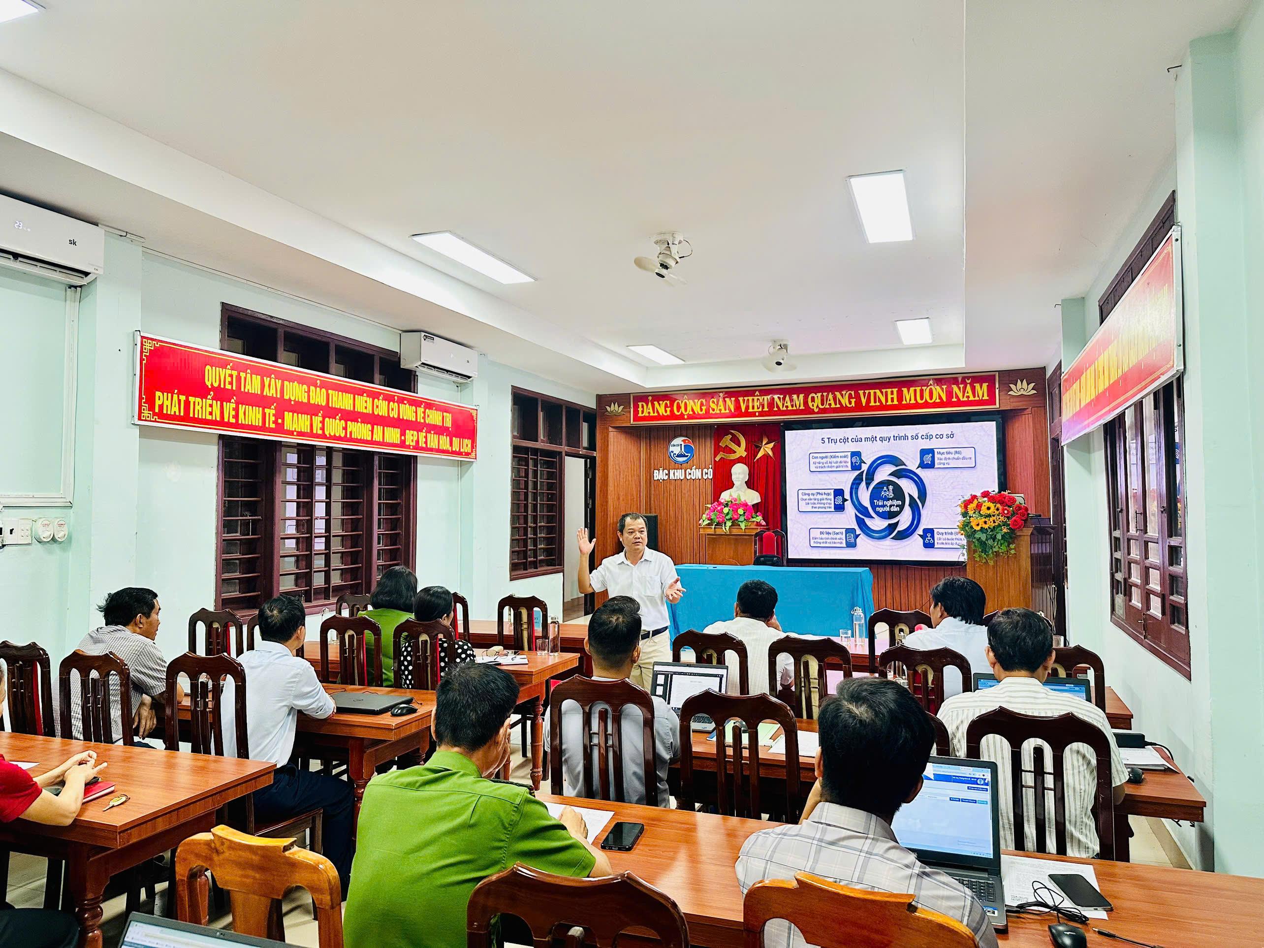 Hội nghị tập huấn bồi dưỡng, ứng dụng công nghệ thông tin và chuyển đổi số cho cán bộ, công chức,...