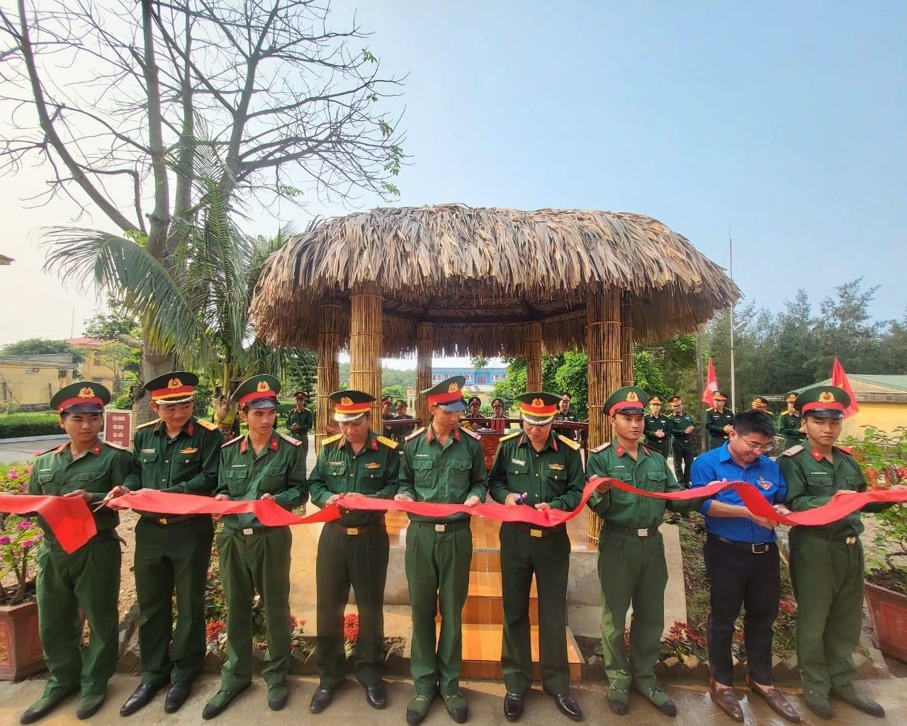 Đoàn cơ sở Quân sự huyện đảo Cồn Cỏ Khánh thành công trình Thanh niên
