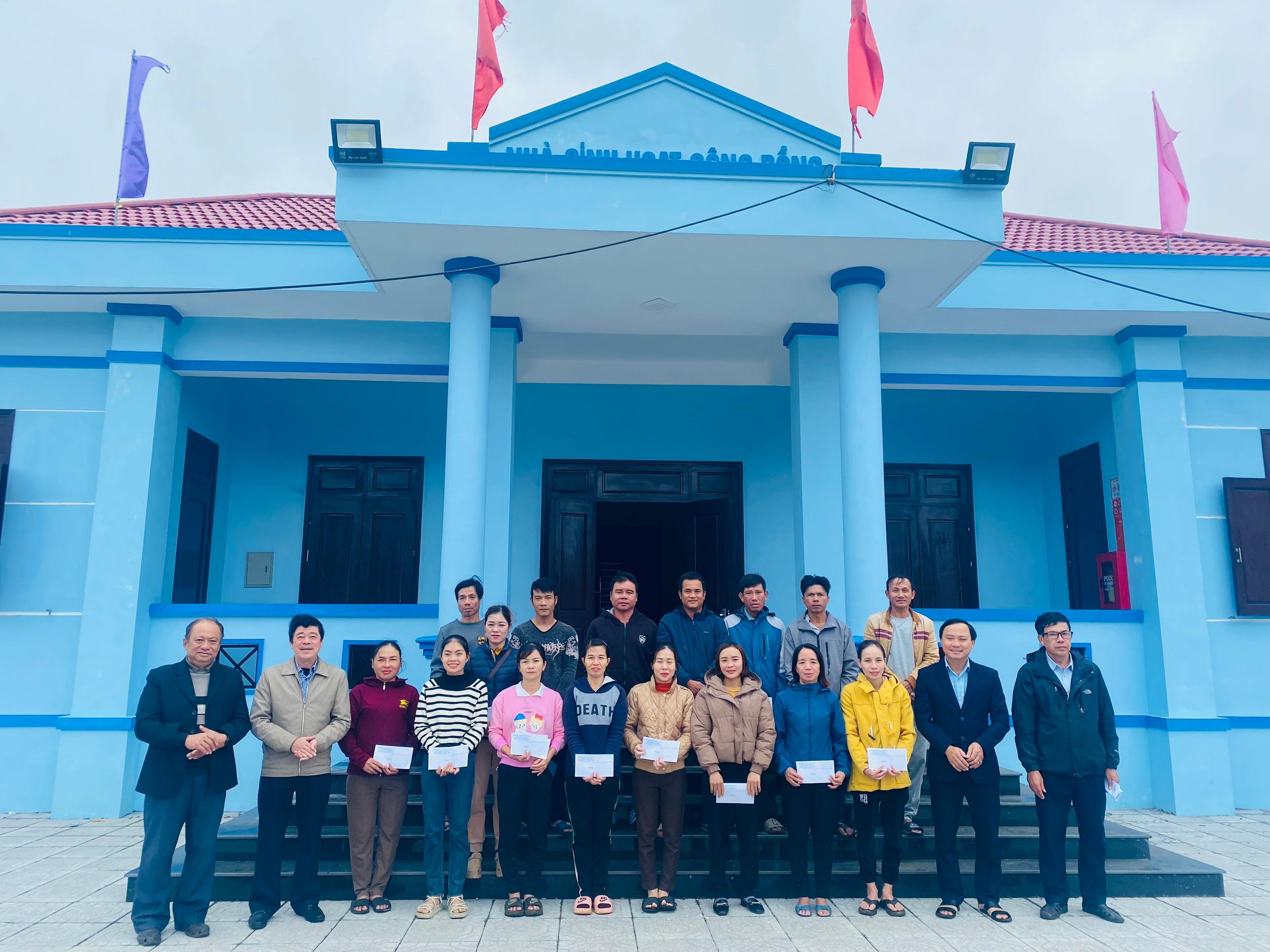 Đoàn công tác lãnh đạo huyện thăm các hộ dân nhân dịp Tết Giáp Thìn 2024