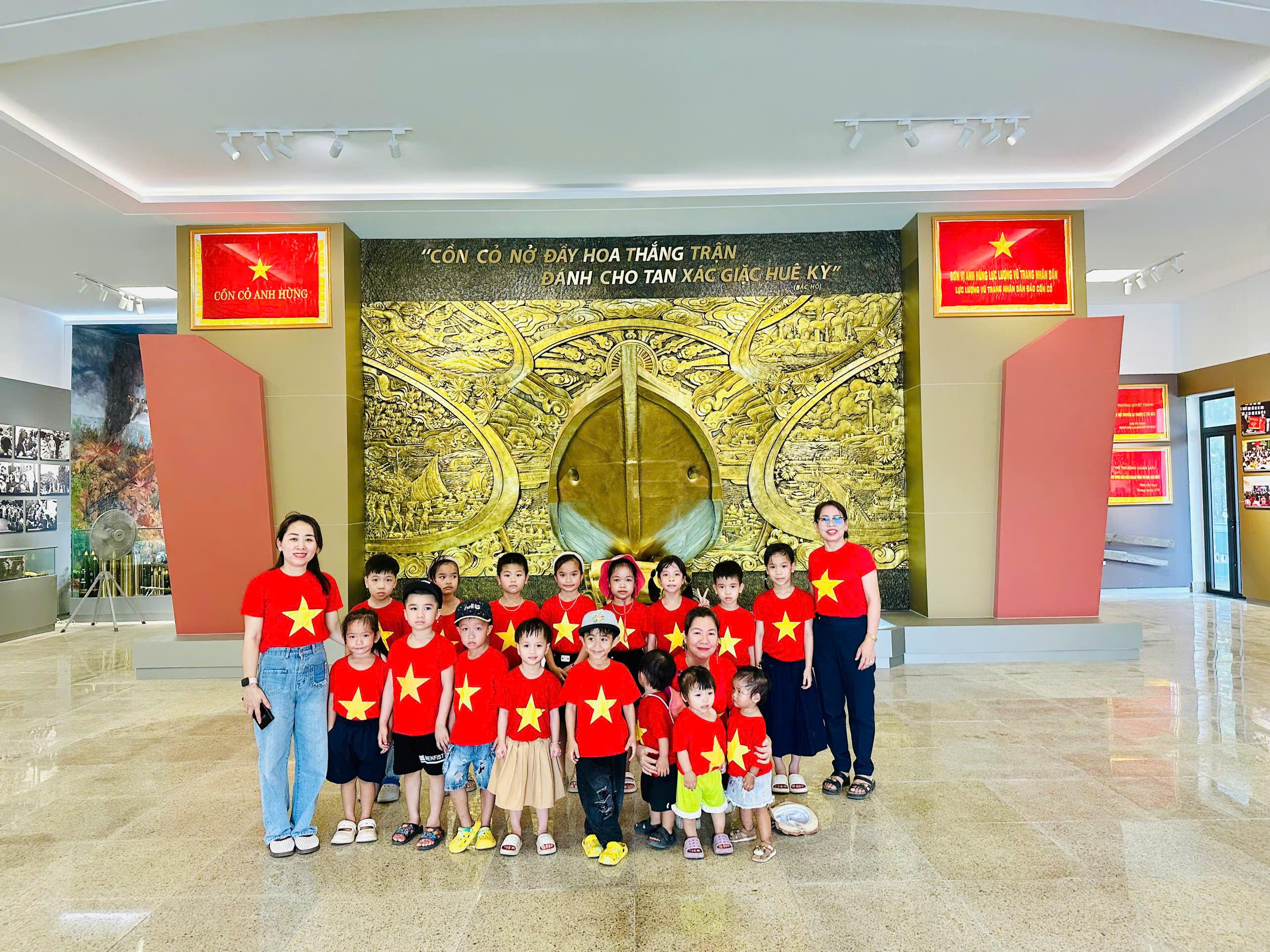 Trường Mầm non – Tiểu học Hoa phong Ba tổ chức hoạt động ngoại khóa