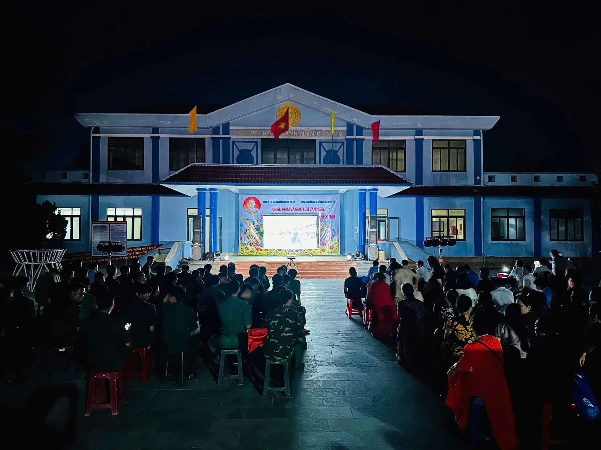 Chương trình chiếu phim tư liệu và giao lưu văn nghệ