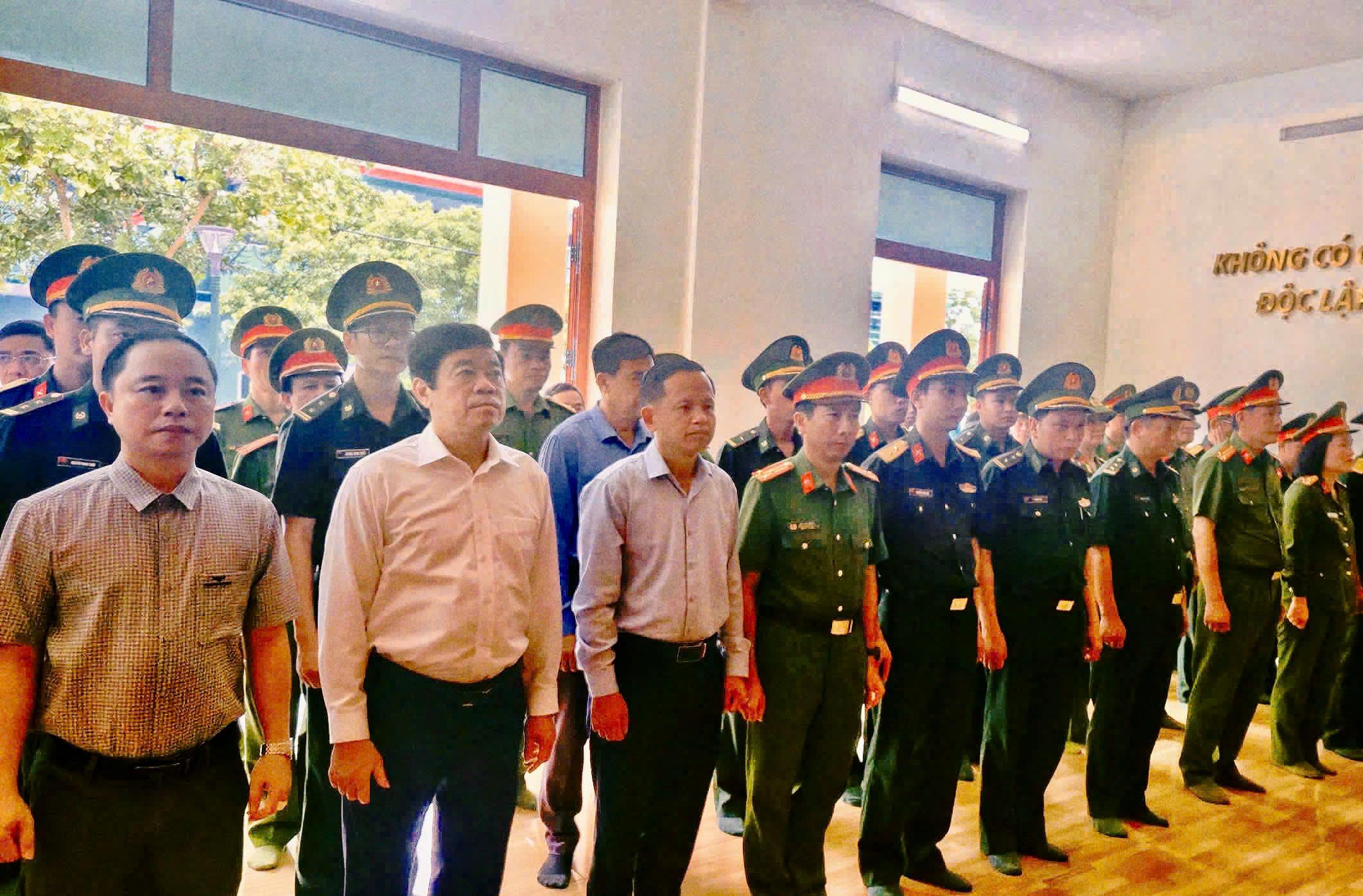Cồn Cỏ tổ chức lễ viếng Nhà Tưởng niệm Chủ tịch Hồ Chí Minh